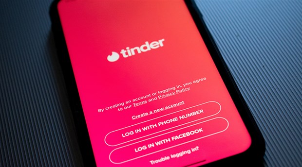 تحقق من Tinder عن بعد